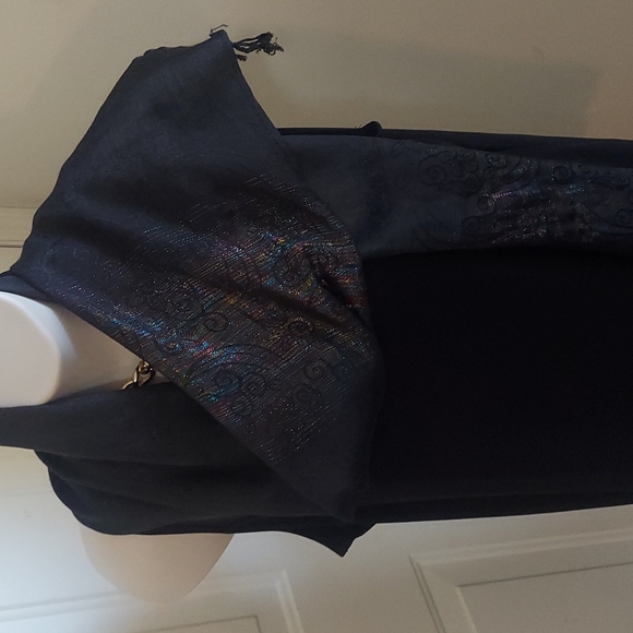 SALE‼️ Fringe Scarf - Picture 4 of 5